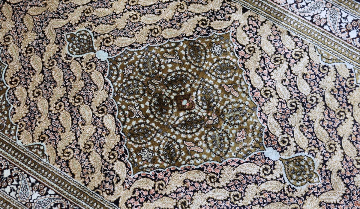 Qom hedvábí Koberec 109x163cm - Perský koberec