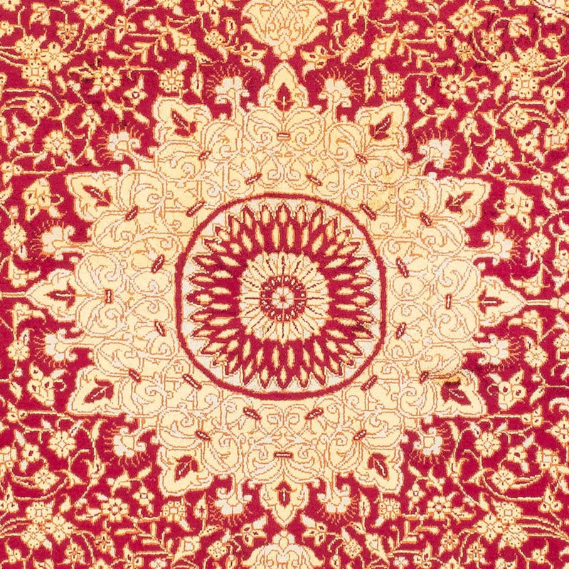 Qom Koberec 102x147cm - Perský koberec - tmavě červená